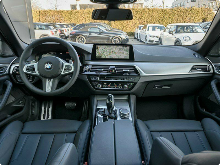 BMW 540d xDrive Touring M Sport 19 вид из салона интерьер