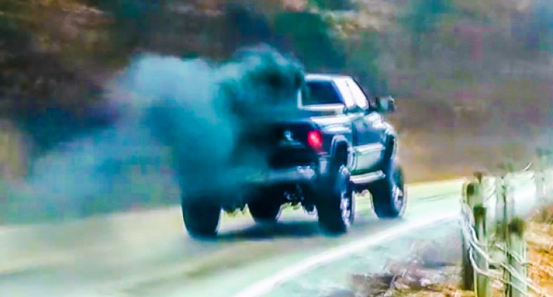 Густой черный дым в дизельном автомобиле