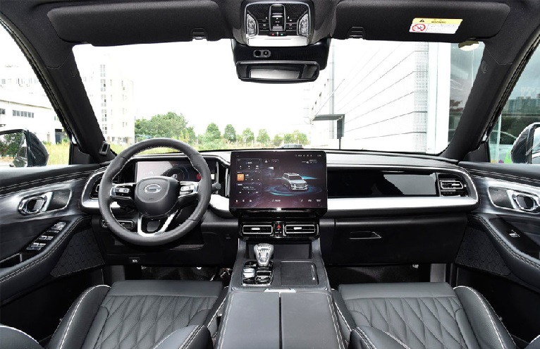 Интерьер автомобиля gac gs 8 2