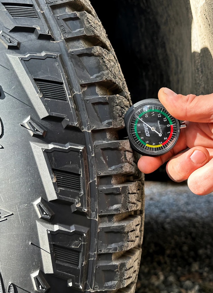 Измерение протектора глубиномером